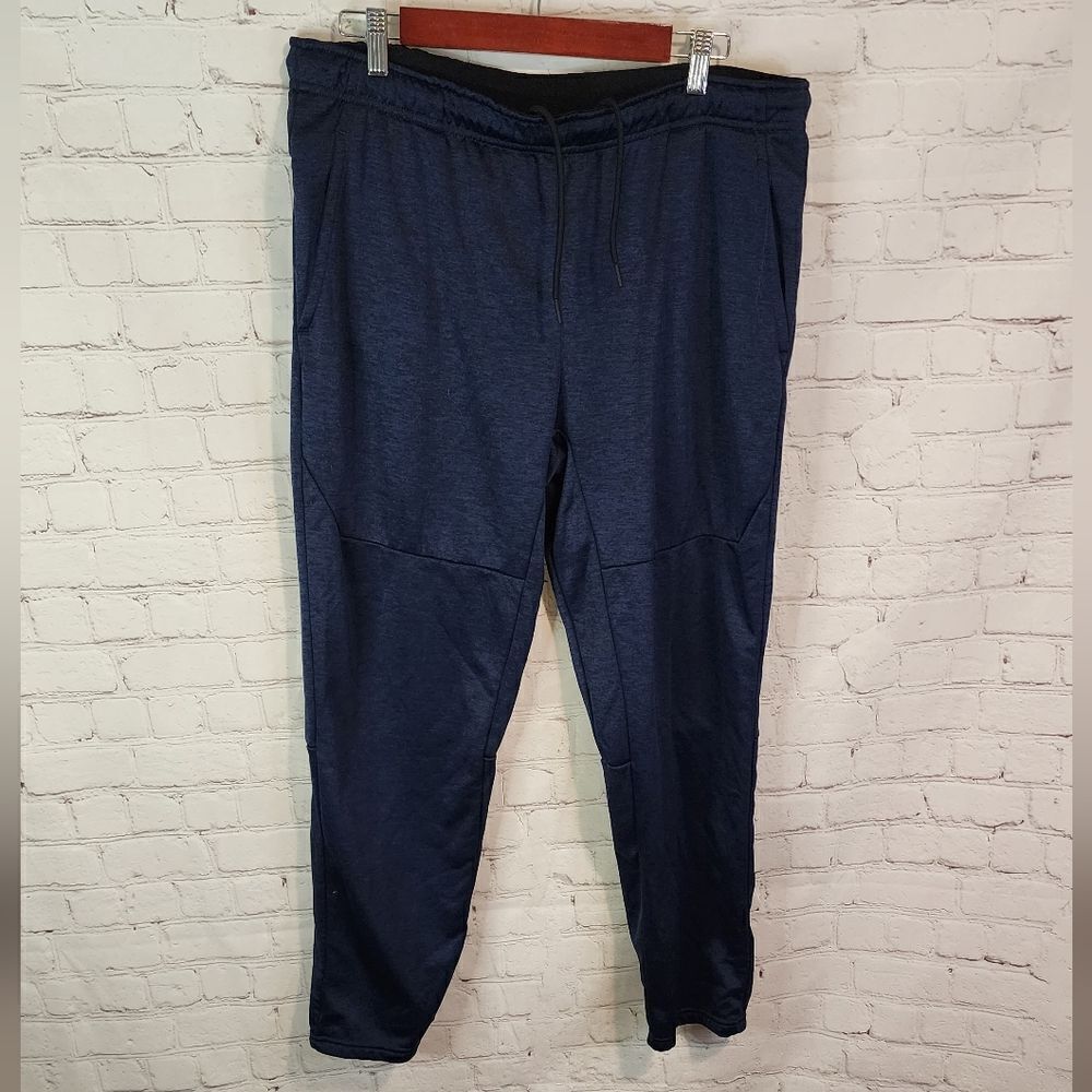 Men's M Tech "Qwick-Dry" sweatpants, size XL
